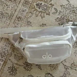 【Alo Yoga】Sheer Fanny Pack Sheer Fanny Pack - Black | ALO